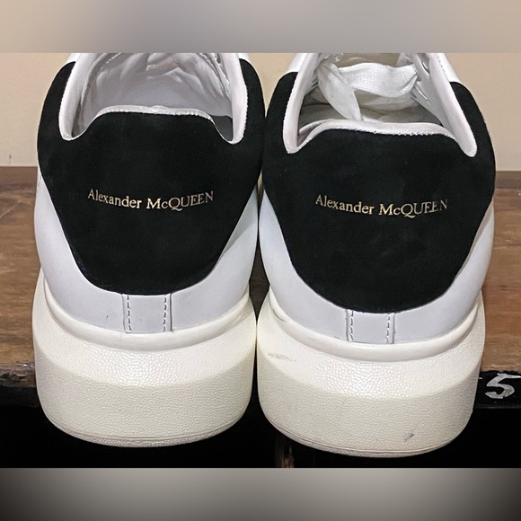Alexander McQueen White and Gold Detail Sneakers - Picture 9 of 9